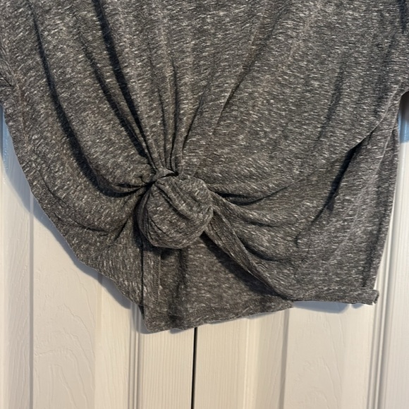 Hollister Gray Crop Crew Neck short sleeve Tee size Medium - Picture 5 of 7